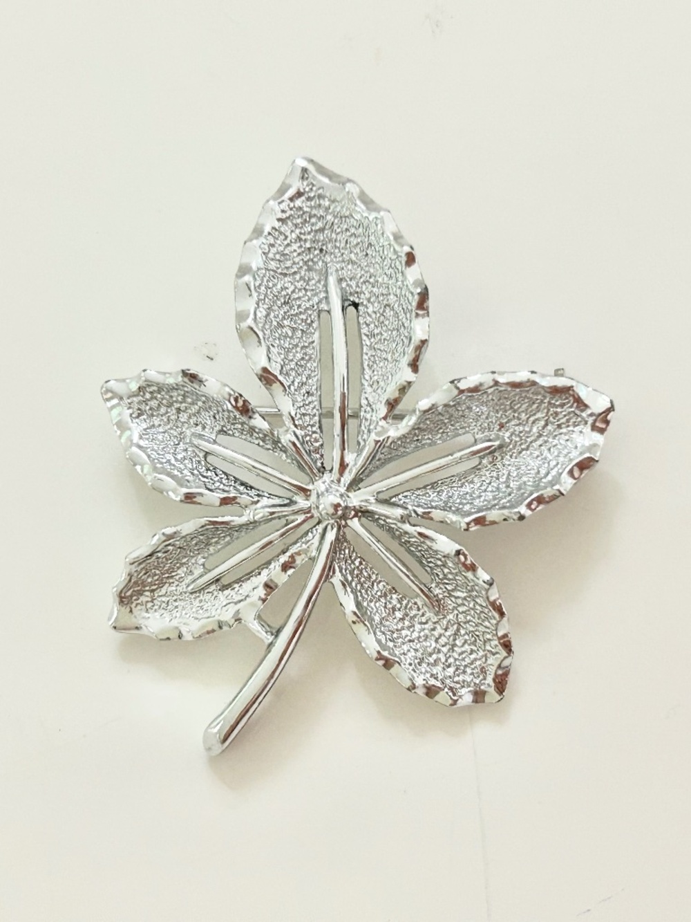 Vtg Sarah Coventry Leaf Textured Smooth Silver Tone Brooch Pin Signed